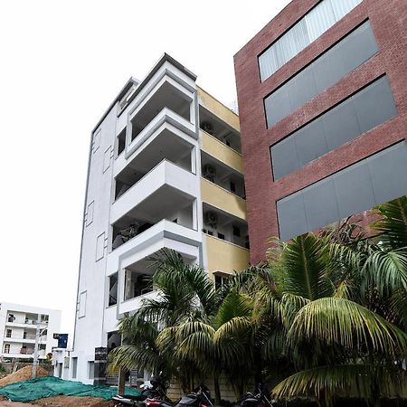 Oyo 16606 Iconic Living Hotel Hyderabad Exterior foto