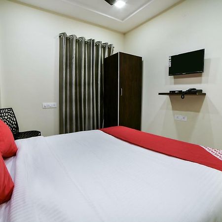 Oyo 16606 Iconic Living Hotel Hyderabad Exterior foto