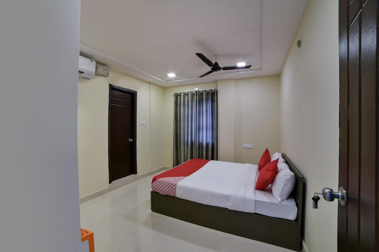 Oyo 16606 Iconic Living Hotel Hyderabad Exterior foto