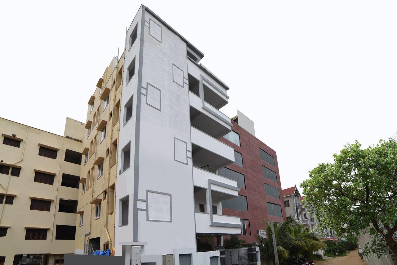 Oyo 16606 Iconic Living Hotel Hyderabad Exterior foto