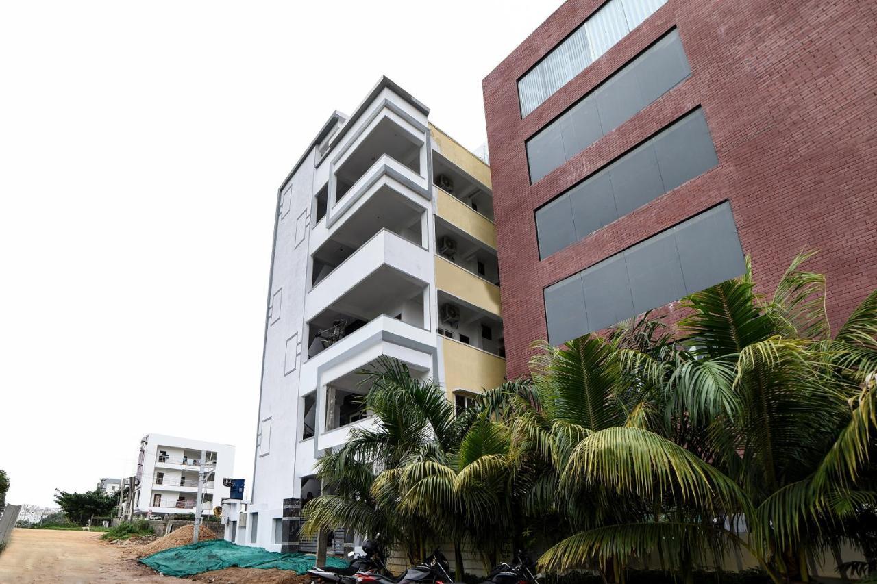 Oyo 16606 Iconic Living Hotel Hyderabad Exterior foto