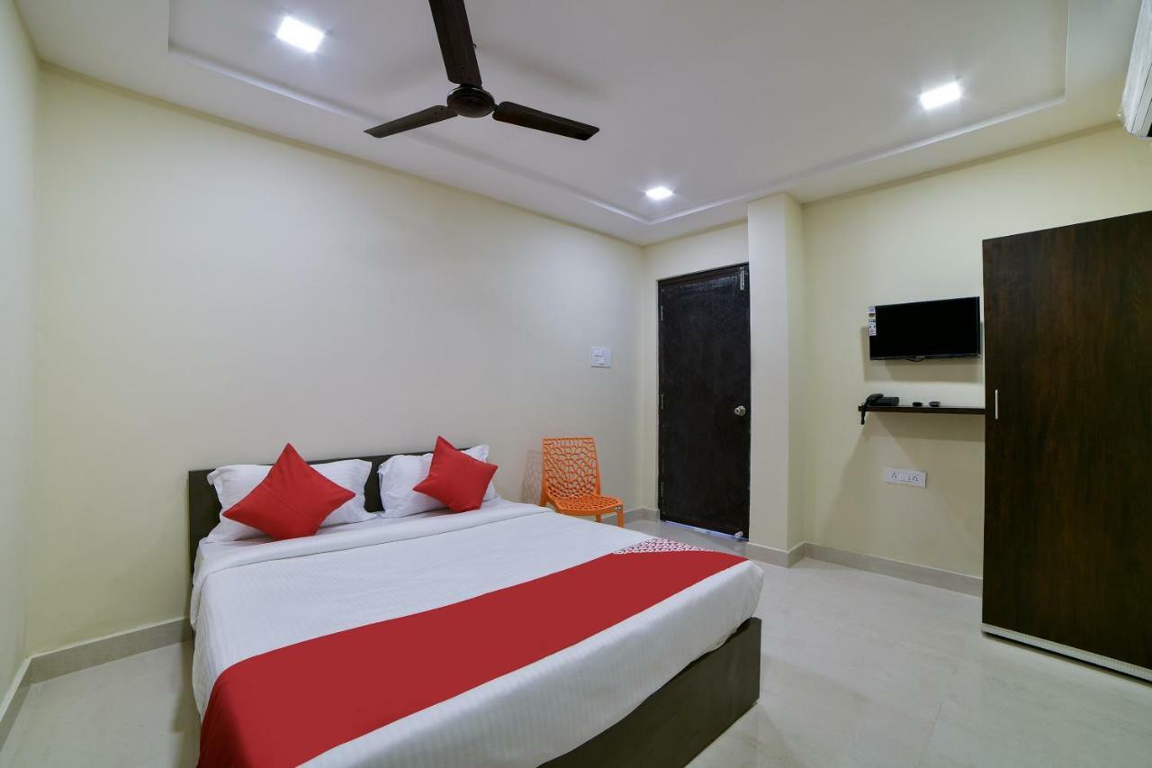 Oyo 16606 Iconic Living Hotel Hyderabad Exterior foto